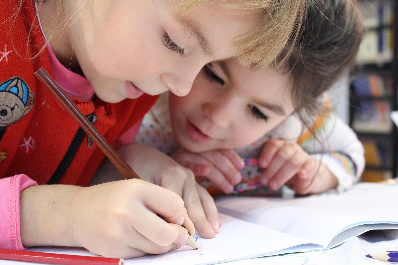 Merry christmas, kids, girls — 5 Ways To Teach English To Children Up To 5 Years Old