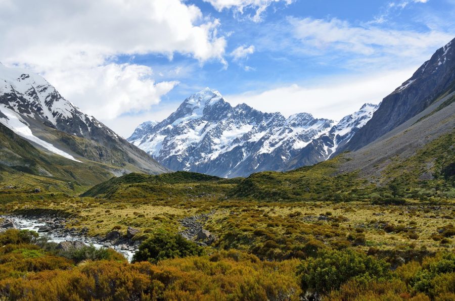 Valley, mountains, landscape — The Many Benefits of an International Primary Education for Young Children