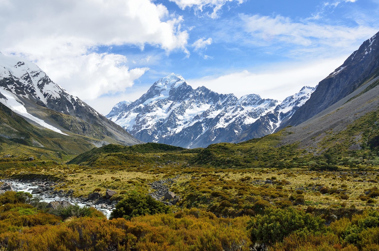 Valley, mountains, landscape — The Many Benefits of an International Primary Education for Young Children